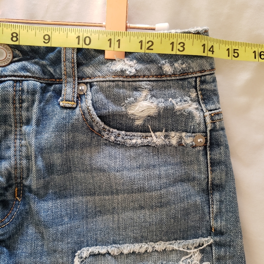 American Eagle, Distressed, Blue, Denim Jean Shorts. Size 4. - Picture 9 of 10